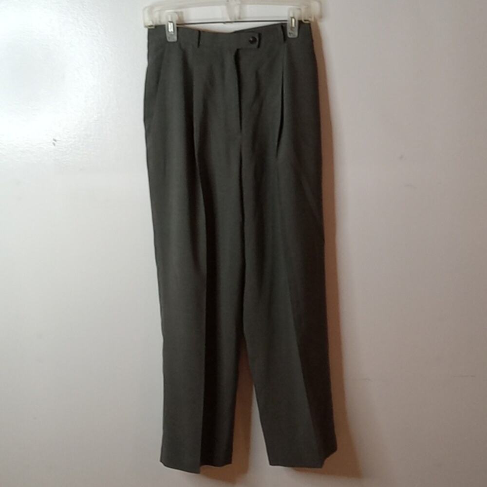 Eddie Bauer women's size 8P pleated trousers. Career